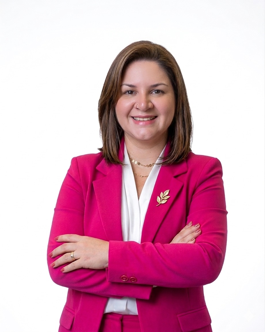 Cris Luciano em postura profissional